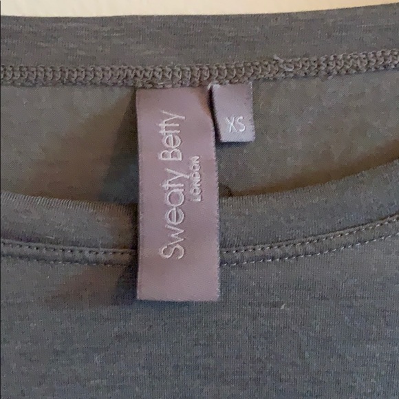 ✨Sweaty Betty T Shirt✨ - Picture 4 of 5